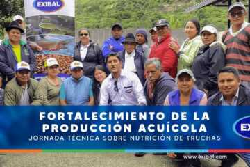 Foto grupal al aire libre de productores y técnicos durante una capacitación. Un banner azul en la parte inferior dice: 'Fortalecimiento de la producción acuícola: Jornada técnica sobre nutrición de truchas', junto al logo de la empresa Exibal