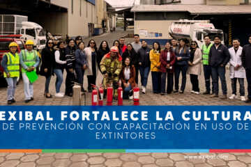 Capacitación en uso de extintores realizada por el equipo de EXIBAL como parte de sus acciones de prevención y seguridad industrial.