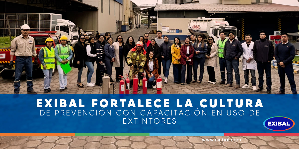 Capacitación en uso de extintores realizada por el equipo de EXIBAL como parte de sus acciones de prevención y seguridad industrial.