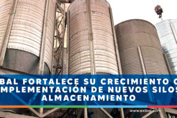 Silos de almacenamiento de acero galvanizado implementados por Exibal como parte de la expansión de su infraestructura productiva.